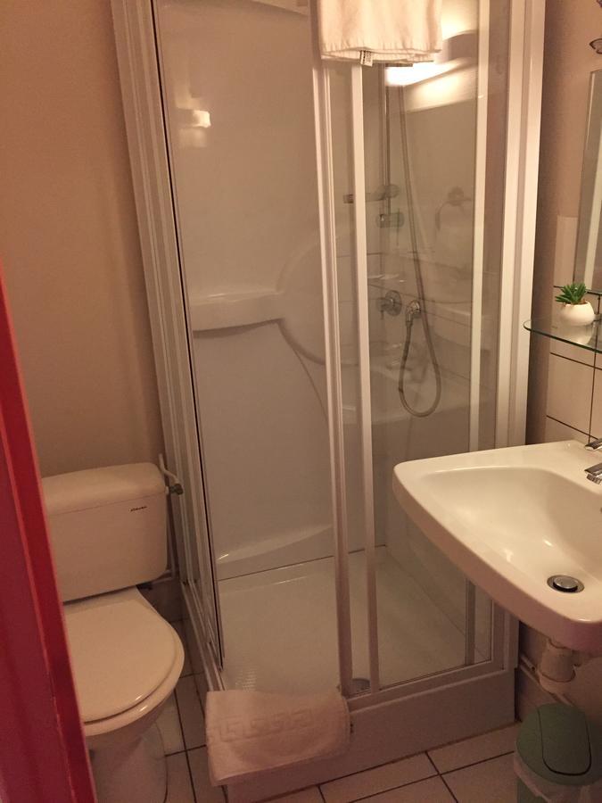 Hotel Le Bambi Baume-les-Dames Ngoại thất bức ảnh